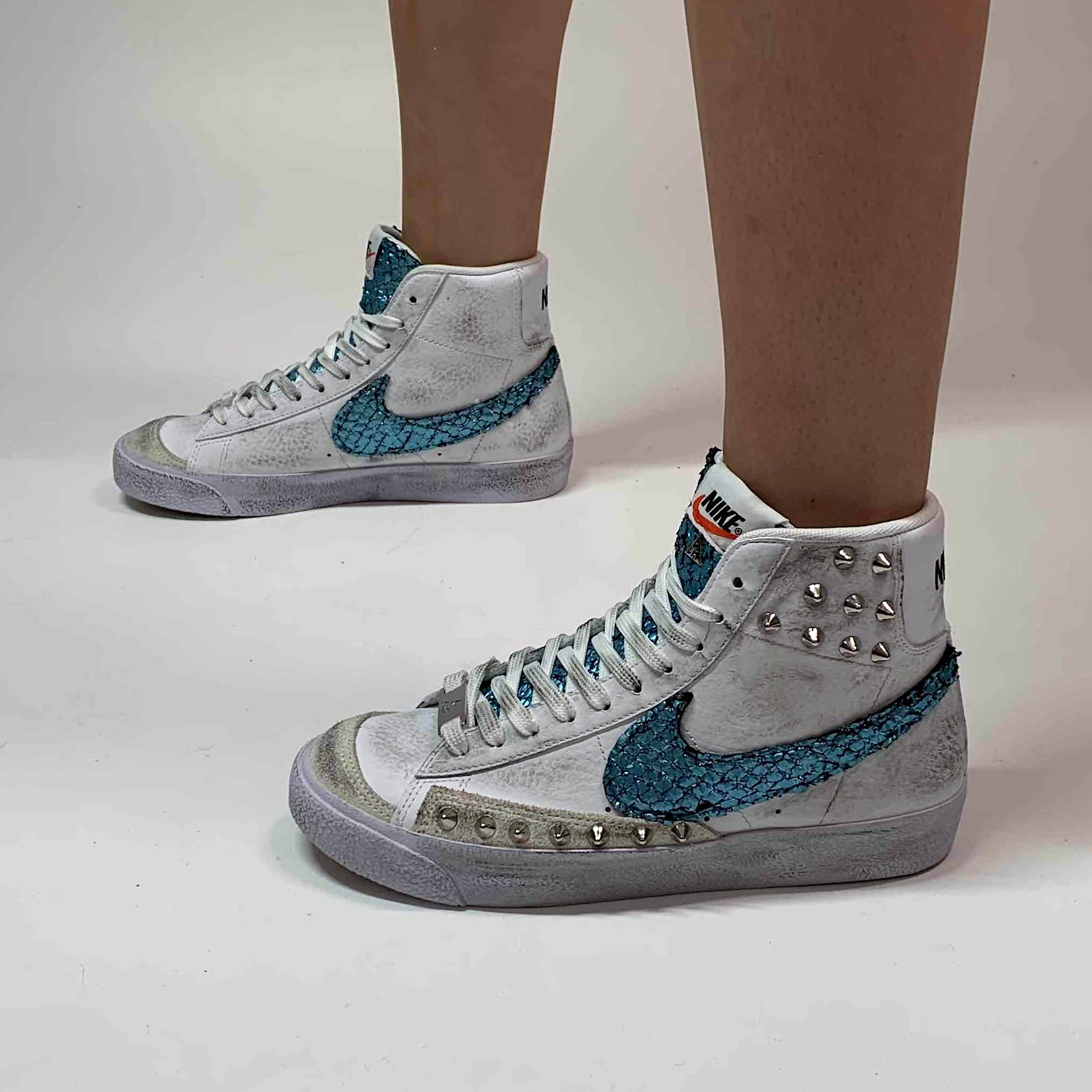 Nike Blazer Customized Borchie e Swoosh Azzurro